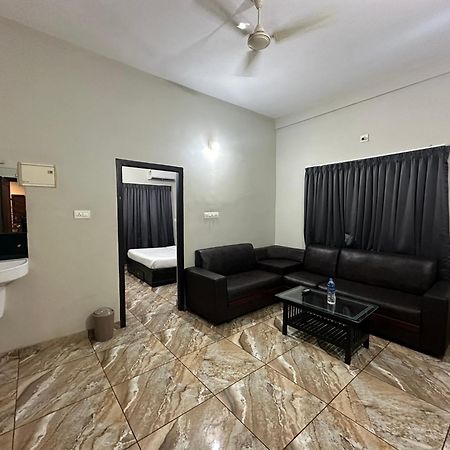 Готель Zahir Residency Kondotty Екстер'єр фото