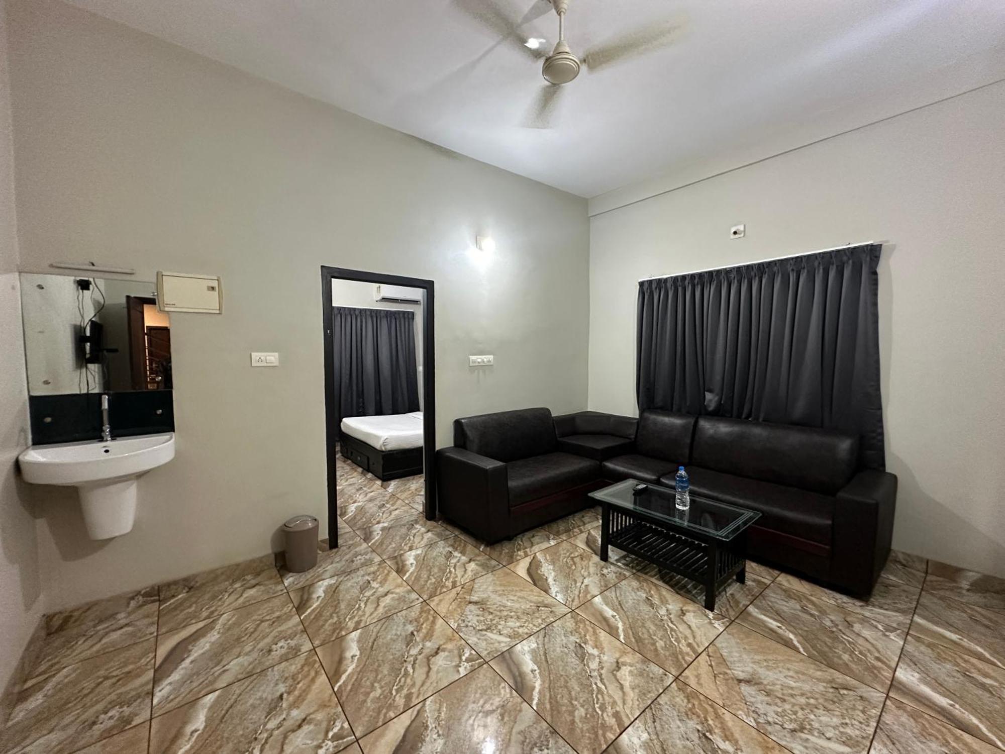 Готель Zahir Residency Kondotty Екстер'єр фото